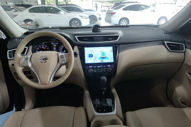 Used Nissan X-Trail 2014 2.0L CVT Smart Edition 2WD Center Console