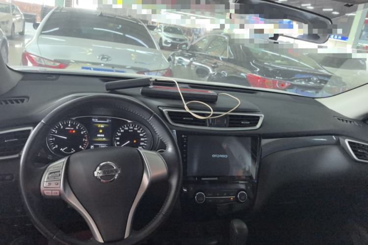 Used Nissan X-Trail 2014 2.5L CVT Leading Edition 4WD Center Console