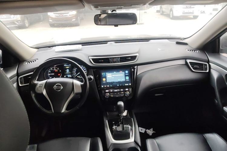 Used Nissan X-Trail 2014 2.0L CVT Comfort Edition 2WD Center Console