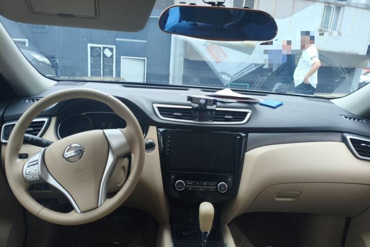 Used Nissan X-Trail 2014 2.0L CVT Comfort Edition 2WD Center Console