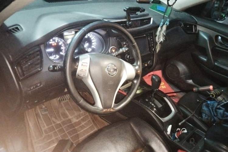 Used Nissan X-Trail 2014 2.0L CVT Comfort Edition 2WD Center Console