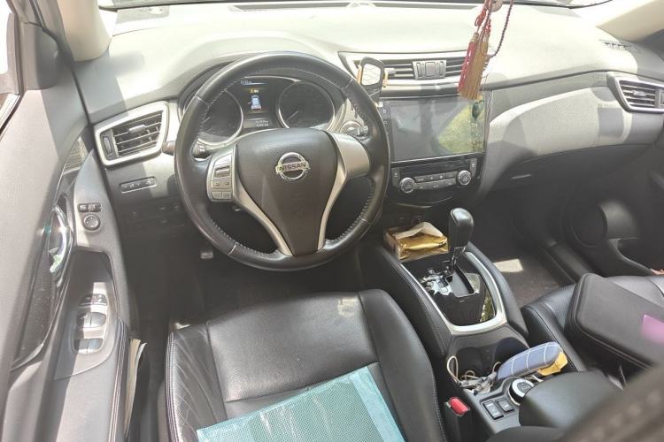 Used Nissan X-Trail 2014 2.5L CVT Luxury Edition 4WD Center Console