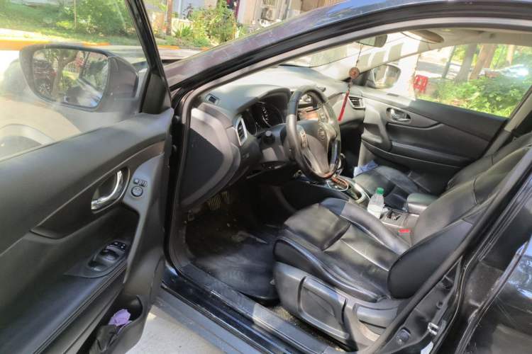 Used Nissan X-Trail 2014 2.0L CVT Comfort Edition 2WD Driver Seat