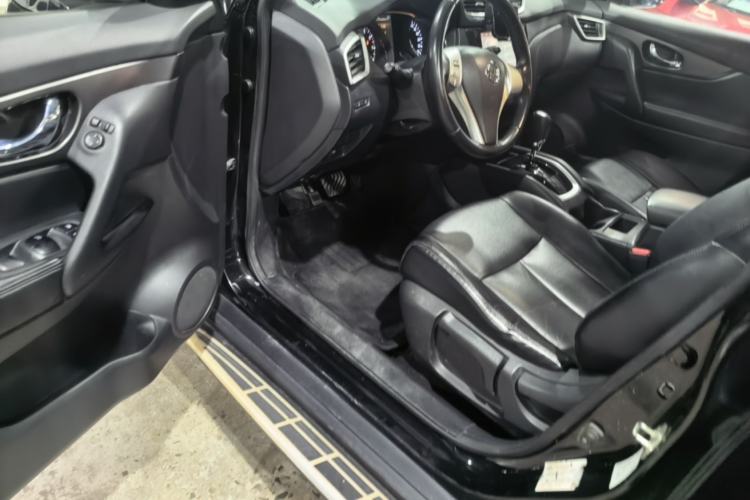 Used Nissan X-Trail 2014 2.0L CVT Comfort Edition 2WD Driver Seat