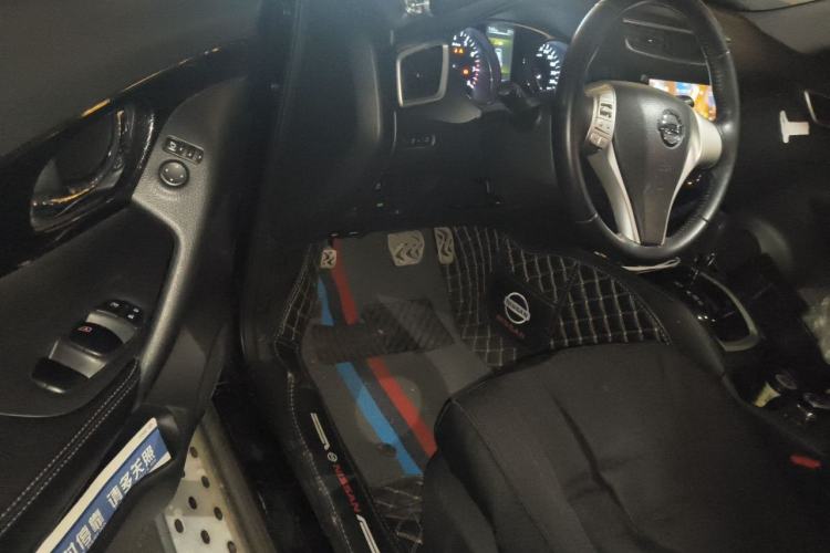 Used Nissan X-Trail 2014 2.5L CVT Leading Edition 4WD Driver Seat