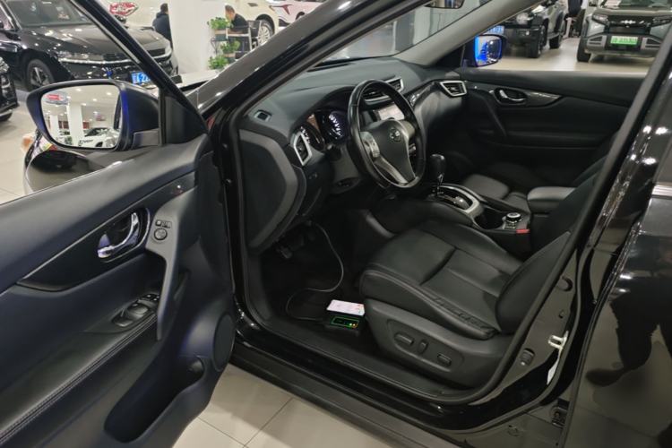 Used Nissan X-Trail 2014 2.5L CVT Leading Edition 4WD Driver Seat