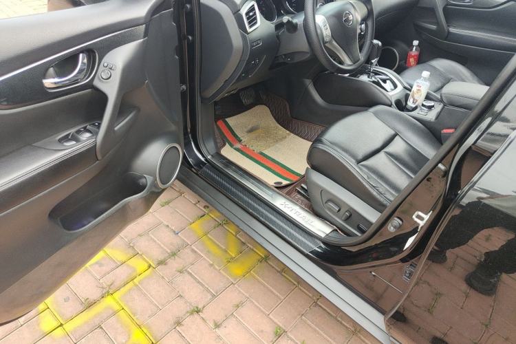 Used Nissan X-Trail 2014 2.5L CVT Luxury Edition 4WD Driver Seat