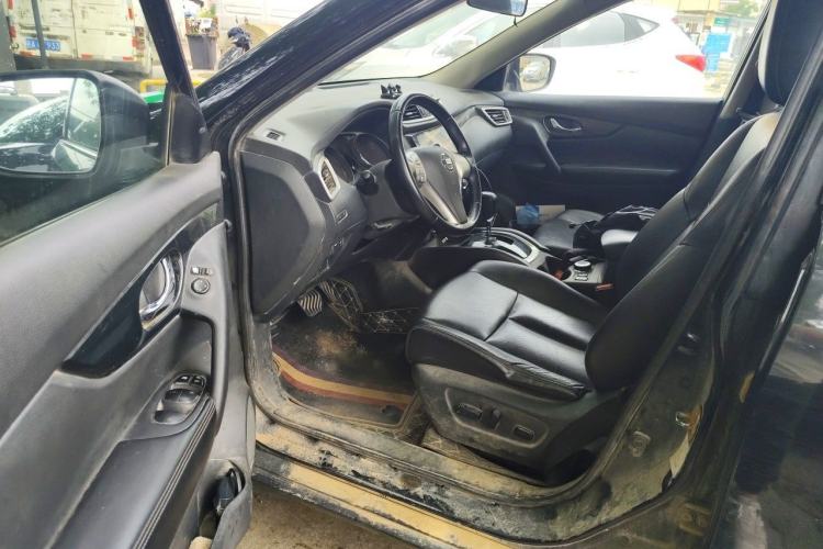 Used Nissan X-Trail 2014 2.5L CVT Luxury Edition 4WD Driver Seat