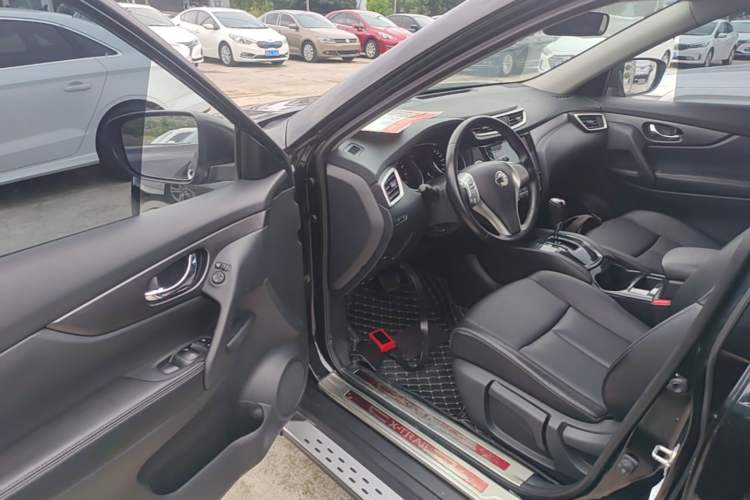 Used Nissan X-Trail 2014 2.0L CVT Comfort Edition 2WD Driver Seat