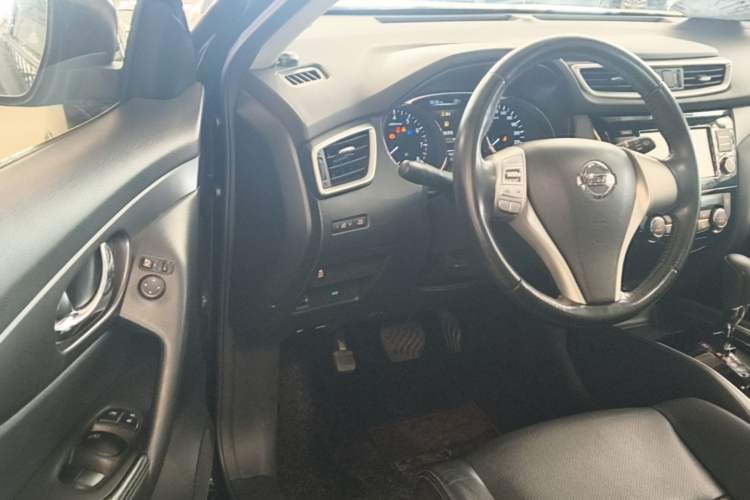 Used Nissan X-Trail 2014 2.0L CVT Comfort Edition 2WD Driver Seat