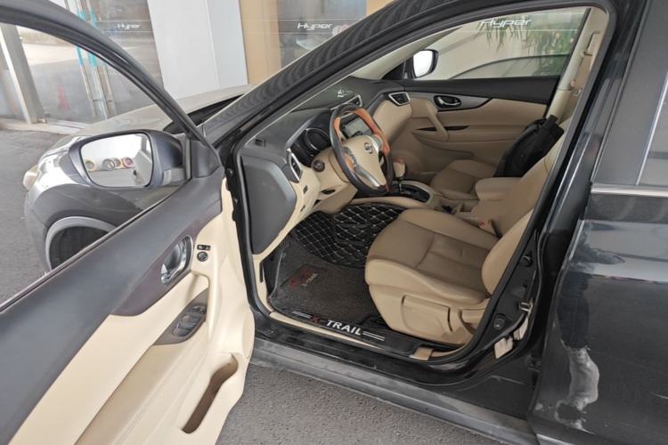 Used Nissan X-Trail 2014 2.0L CVT Comfort Edition 2WD Driver Seat