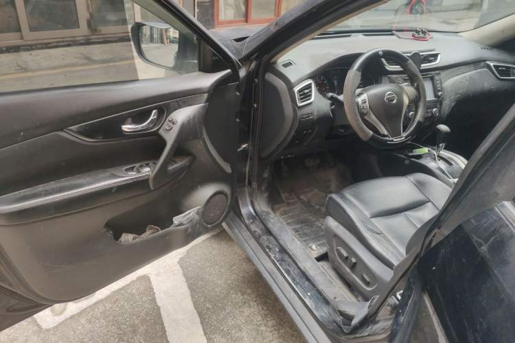 Used Nissan X-Trail 2014 2.5L CVT Luxury Edition 4WD Driver Seat