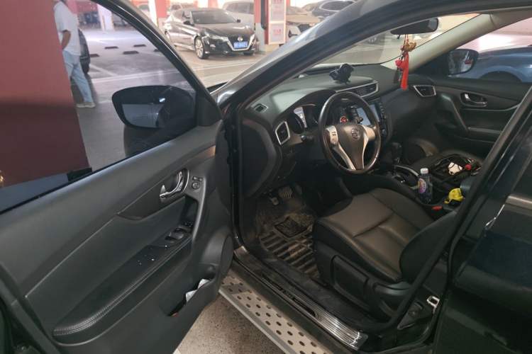 Used Nissan X-Trail 2014 2.0L CVT Comfort Edition 2WD Driver Seat