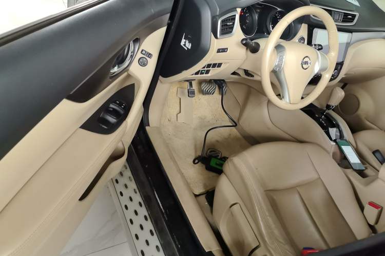 Used Nissan X-Trail 2014 2.0L CVT Comfort Edition 2WD Driver Seat