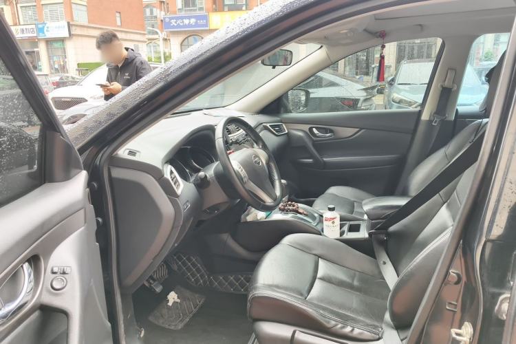Used Nissan X-Trail 2014 2.0L CVT Comfort Edition 2WD Driver Seat