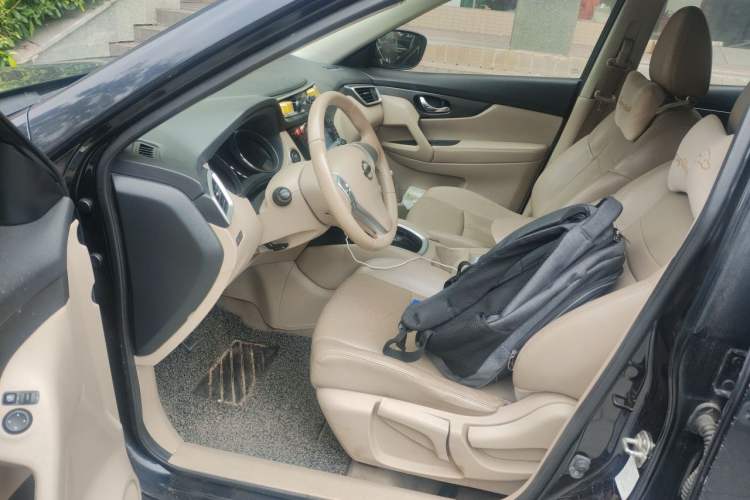 Used Nissan X-Trail 2014 2.0L CVT Comfort Edition 2WD Driver Seat