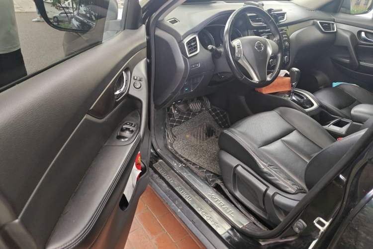 Used Nissan X-Trail 2014 2.0L CVT Comfort Edition 2WD Driver Seat