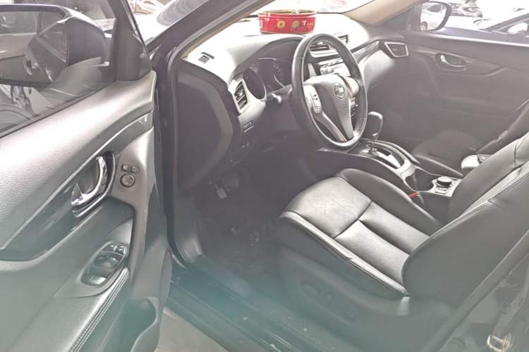 Used Nissan X-Trail 2014 2.5L CVT Luxury Edition 4WD Driver Seat