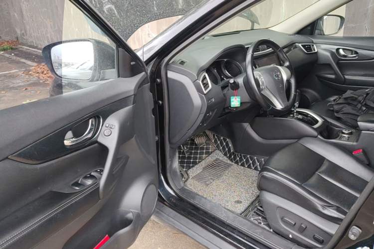 Used Nissan X-Trail 2014 2.5L CVT Luxury Edition 4WD Driver Seat