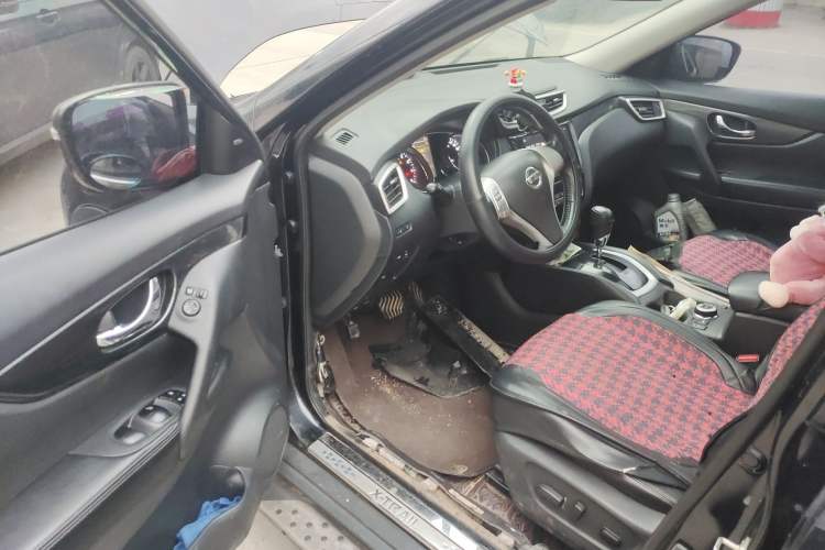 Used Nissan X-Trail 2014 2.5L CVT Luxury Edition 4WD Driver Seat
