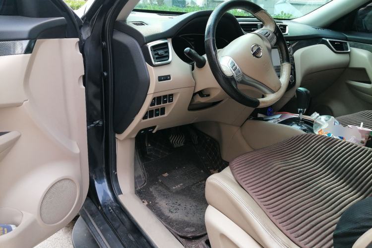 Used Nissan X-Trail 2014 2.5L CVT Luxury Edition 4WD Driver Seat