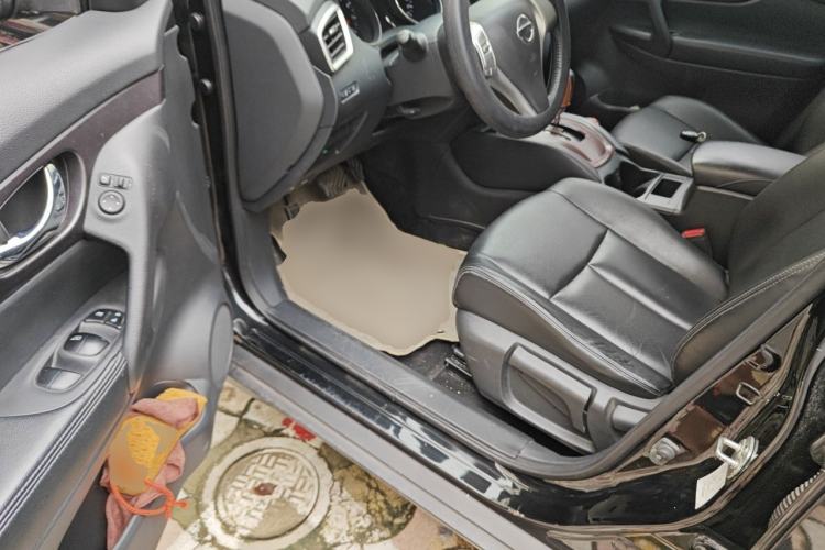 Used Nissan X-Trail 2014 2.0L CVT Comfort Edition 2WD Driver Seat