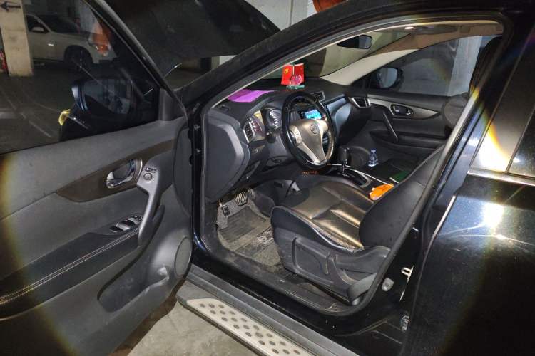 Used Nissan X-Trail 2014 2.0L CVT Comfort Edition 2WD Driver Seat