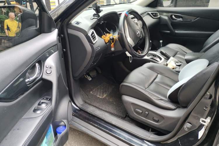 Used Nissan X-Trail 2014 2.5L CVT Leading Edition 4WD Driver Seat