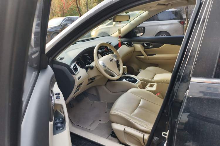 Used Nissan X-Trail 2014 2.0L CVT Comfort Edition 2WD Driver Seat