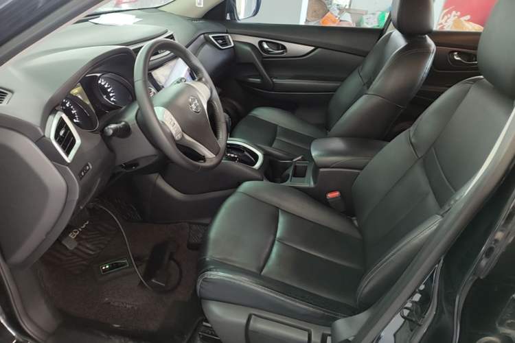 Used Nissan X-Trail 2014 2.0L CVT Comfort Edition 2WD Driver Seat