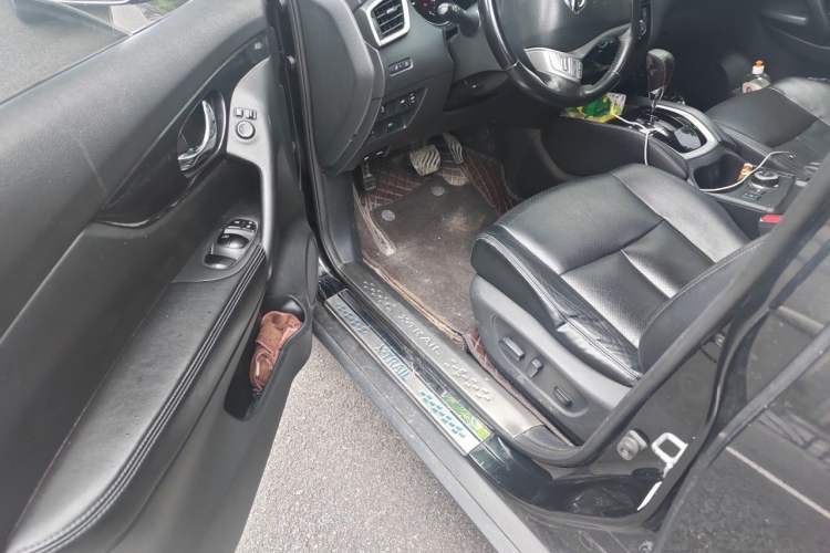 Used Nissan X-Trail 2014 2.5L CVT Luxury Edition 4WD Driver Seat