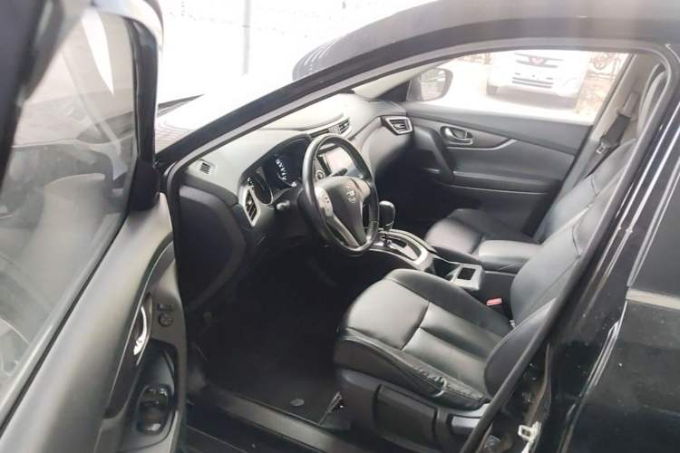 Used Nissan X-Trail 2014 2.0L CVT Comfort Edition 2WD Driver Seat