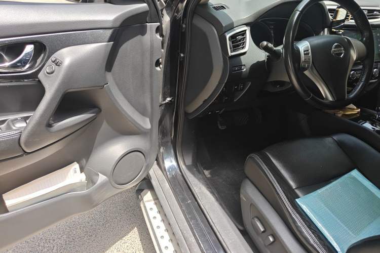 Used Nissan X-Trail 2014 2.5L CVT Luxury Edition 4WD Driver Seat