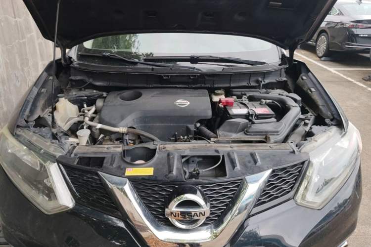 Used Nissan X-Trail 2014 2.5L CVT Luxury Edition 4WD Engine Bay