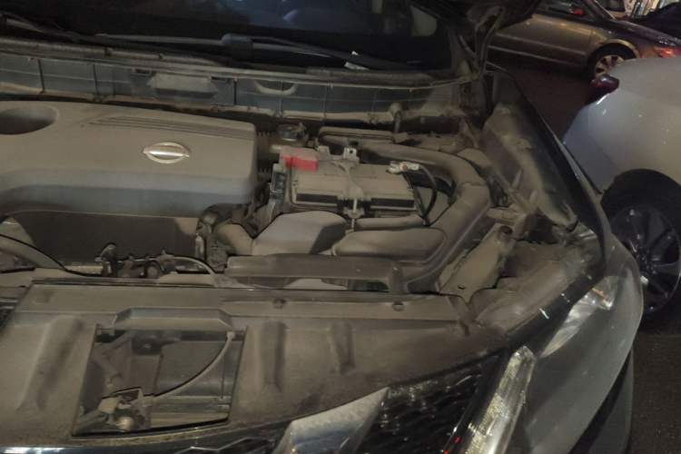Used Nissan X-Trail 2014 2.5L CVT Leading Edition 4WD Engine Bay Left