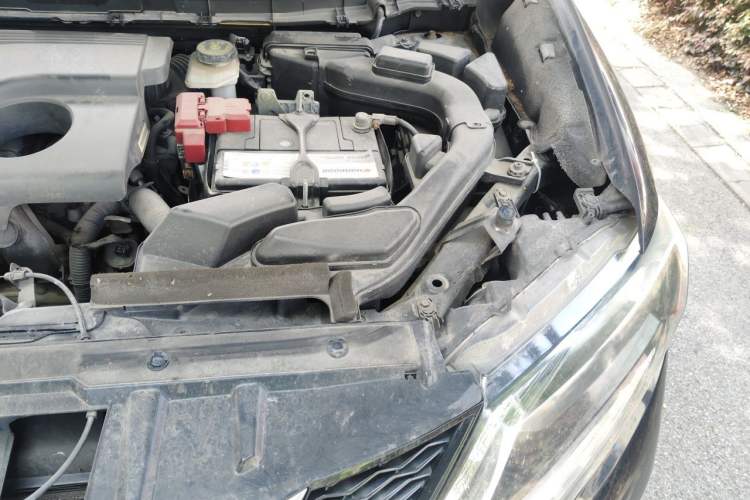 Used Nissan X-Trail 2014 2.0L CVT Comfort Edition 2WD Engine Bay Left