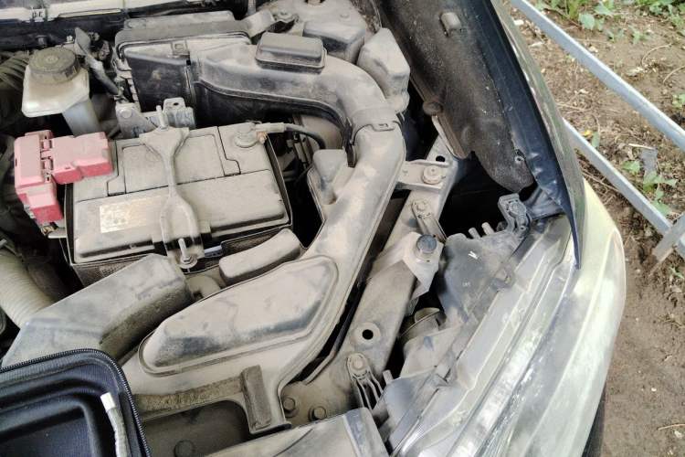Used Nissan X-Trail 2014 2.0L CVT Comfort Edition 2WD Engine Bay Left