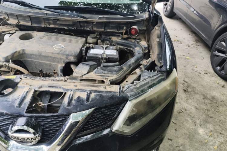Used Nissan X-Trail 2014 2.5L CVT Luxury Edition 4WD Engine Bay Left
