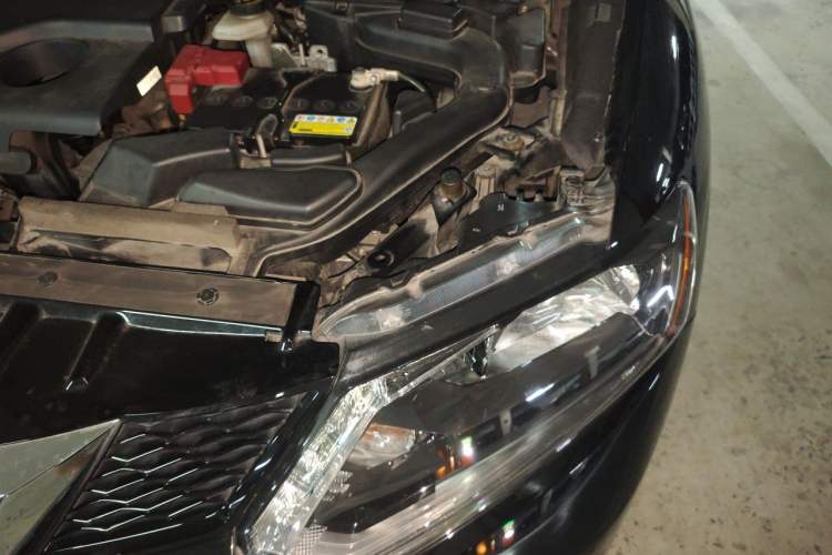 Used Nissan X-Trail 2014 2.0L CVT Comfort Edition 2WD Engine Bay Left