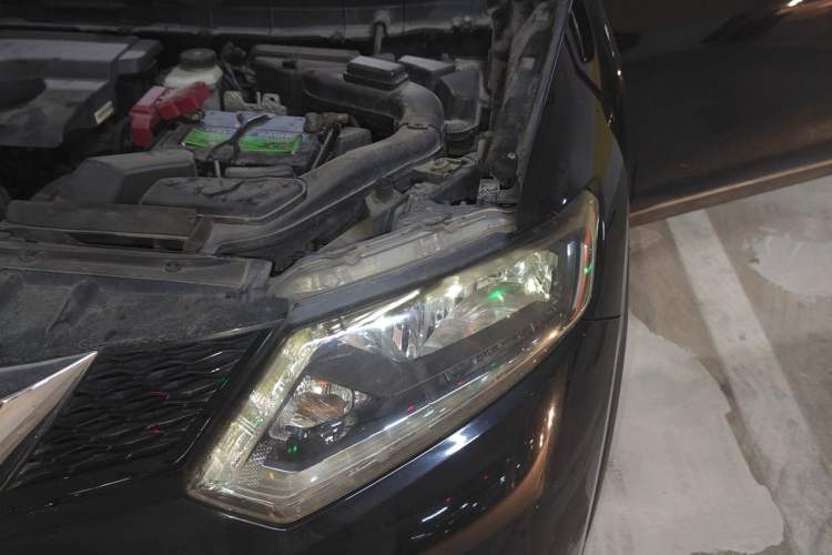 Used Nissan X-Trail 2014 2.0L CVT Comfort Edition 2WD Engine Bay Left