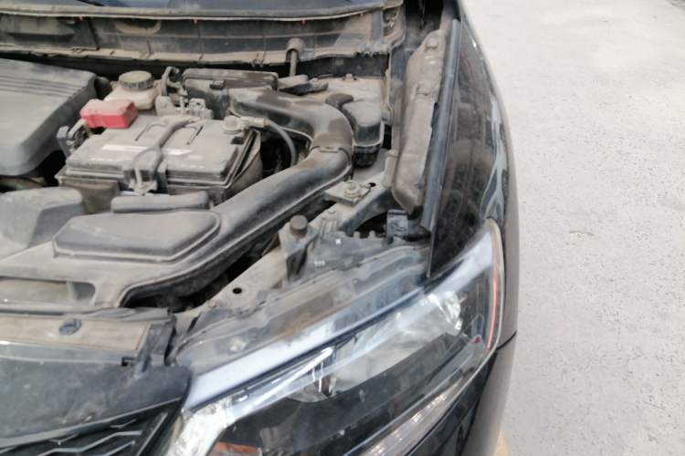 Used Nissan X-Trail 2014 2.5L CVT Luxury Edition 4WD Engine Bay Left