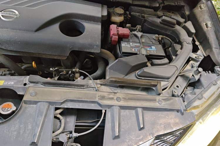Used Nissan X-Trail 2014 2.0L CVT Comfort Edition 2WD Engine Bay Left