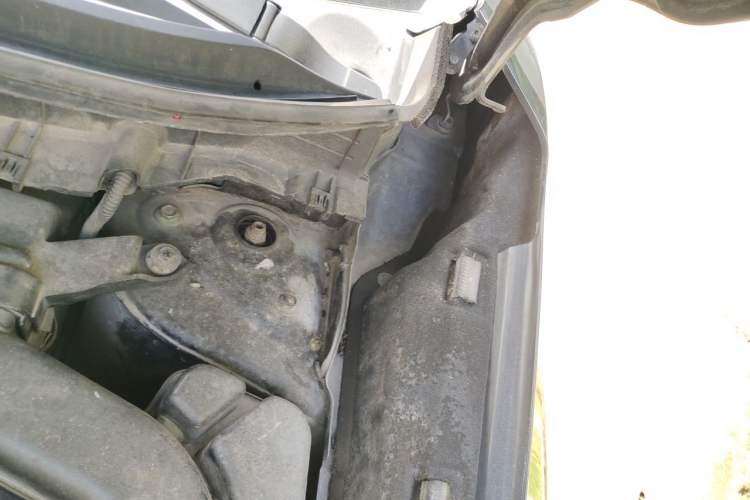Used Nissan X-Trail 2014 2.5L CVT Leading Edition 4WD Engine Bay Left