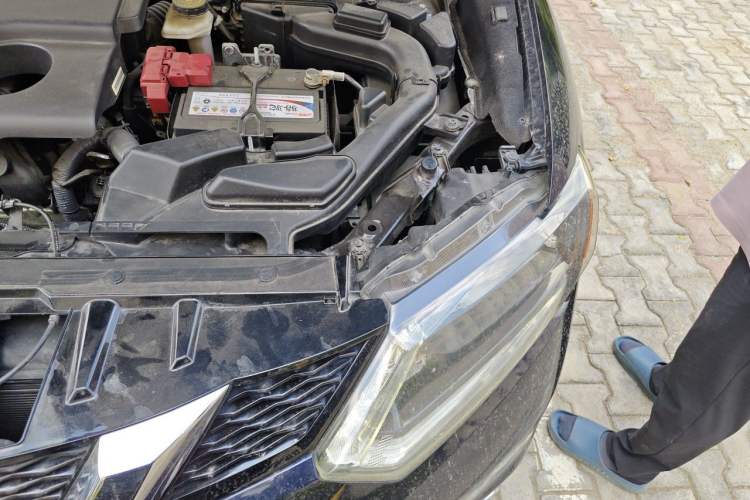 Used Nissan X-Trail 2014 2.0L CVT Smart Edition 2WD Engine Bay Left