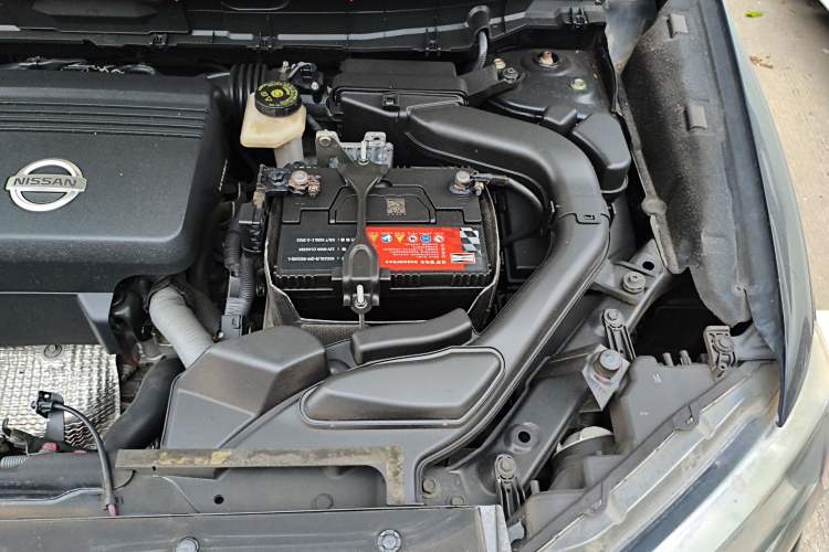 Used Nissan X-Trail 2014 2.5L CVT Leading Edition 4WD Engine Bay Left