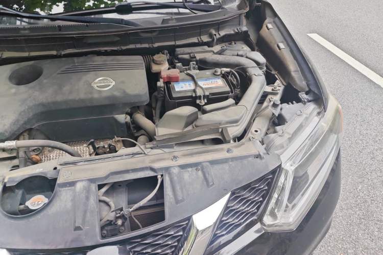 Used Nissan X-Trail 2014 2.5L CVT Luxury Edition 4WD Engine Bay Left