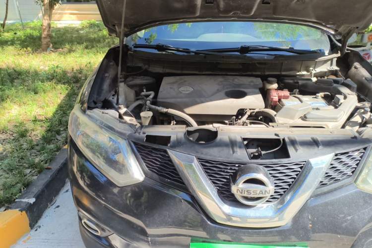 Used Nissan X-Trail 2014 2.0L CVT Comfort Edition 2WD Engine Bay Right