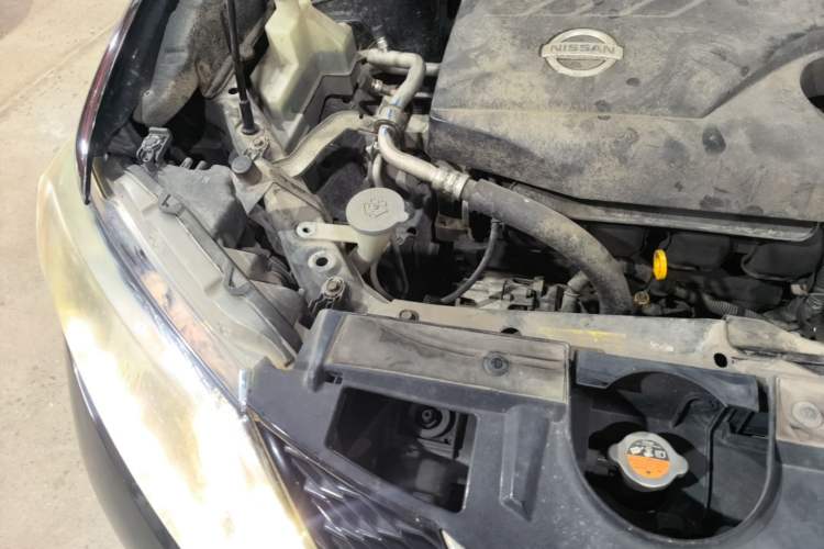 Used Nissan X-Trail 2014 2.0L CVT Comfort Edition 2WD Engine Bay Right