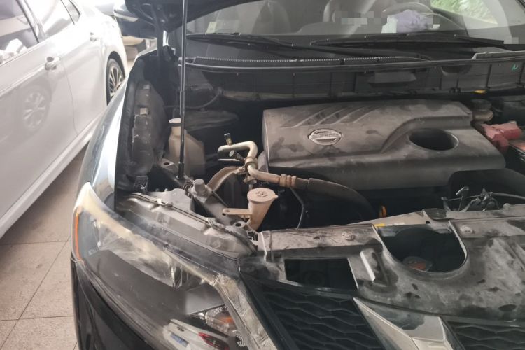 Used Nissan X-Trail 2014 2.0L CVT Comfort Edition 2WD Engine Bay Right