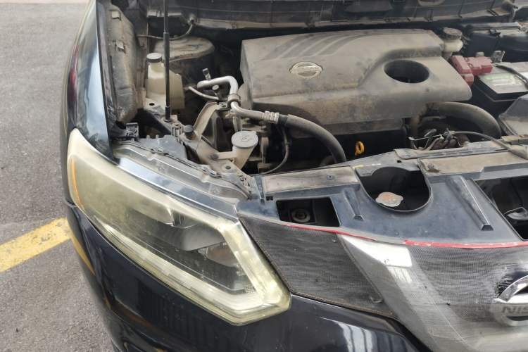 Used Nissan X-Trail 2014 2.0L CVT Comfort Edition 2WD Engine Bay Right
